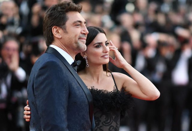Pen&eacute;lope Cruz flet p&euml;r martes&euml;n me Javier Bardem: Edhe pas 16