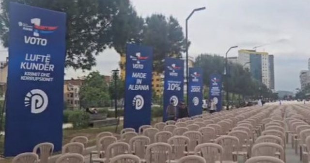 PD gati për mbylljen e fushatës/ PAMJE nga ish-Stacioni i Trenit, ja