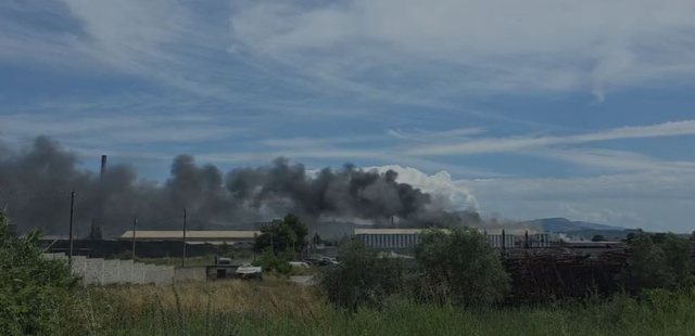 Zjarr i p&euml;rmasave t&euml; m&euml;dha n&euml; ish-Kombinatin Metalurgjik