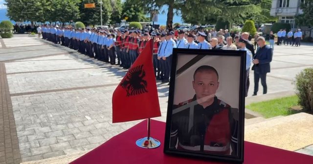 Humbi jet&euml;n n&euml; krye t&euml; detyr&euml;s, kolegu i tij u plagos, i