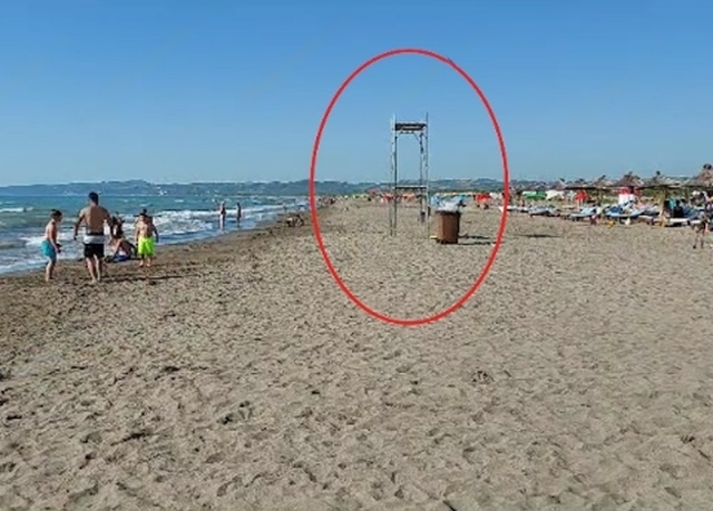Vija bregdetare në Vlorë pa vrojtues, pushuesit: Mungon siguria