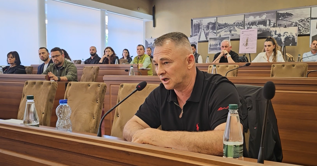 Këshilltari Gjovalin Ndoj largohet nga PSD-ja e Tom Doshit dhe i bashkohet