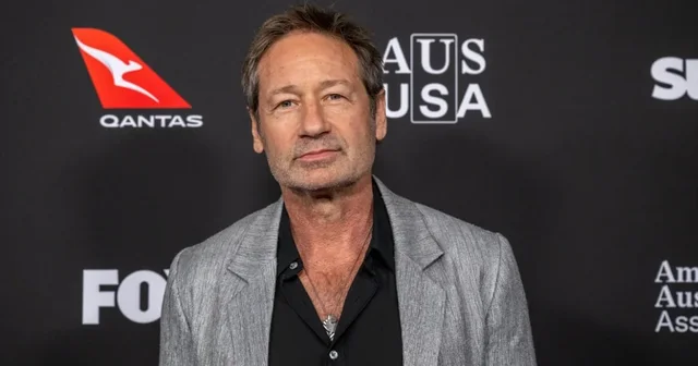Pas gjashtë vitesh lidhje, aktori David Duchovny martohet me Monique