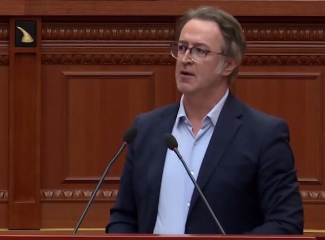&ldquo;Misioni i qeveris&euml;, ndarja e Shqip&euml;ris&euml;! Autokracia