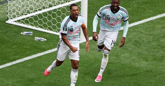 Belgjika p&euml;rmbys Senegalin me penallti n&euml; minut&euml;n e 125