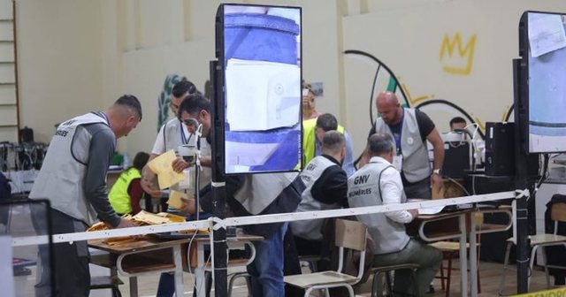 Ndërpritet përkohësisht numërimi i votave në Fier,