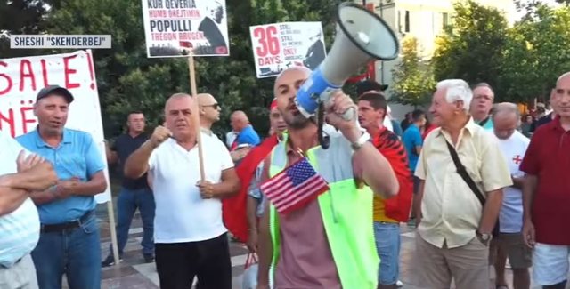 Ram&euml;s i &euml;sht&euml; prishur algoritmi/ Protestuesi: Deputet&euml;t