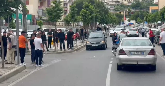 Aksident në lagjen “Gurra” në Lezhë, automjeti