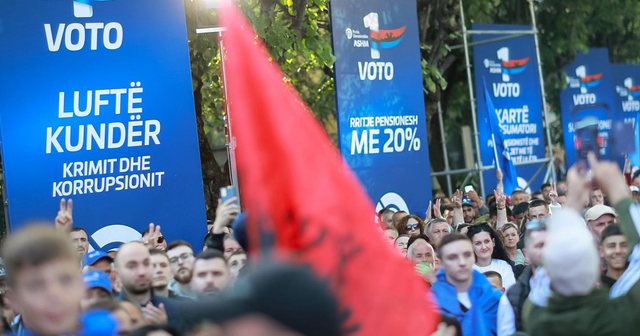 "Përjetuam 12 vite narkodiktaturë"/ Berisha nga