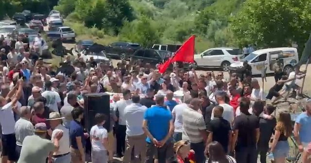 Banorët e Nikaj-Mërturit ngrihen në protestë: Nuk do të