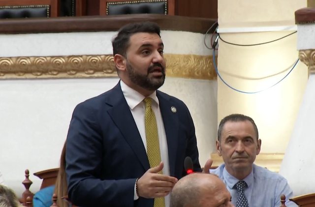 PS ndryshoi rendin e ditës, Këlliçi thirrje socialistëve: