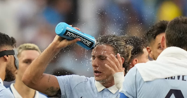 Bot&euml;rori n&euml; vap&euml; ekstreme: Futbollist&euml;t p&euml;rballen me