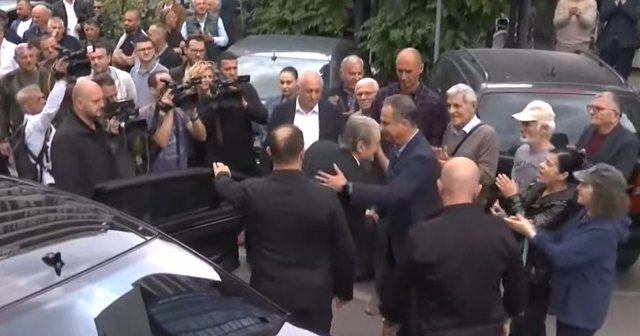 Në zbatim të masës "detyrim paraqitje"/ Sali Berisha