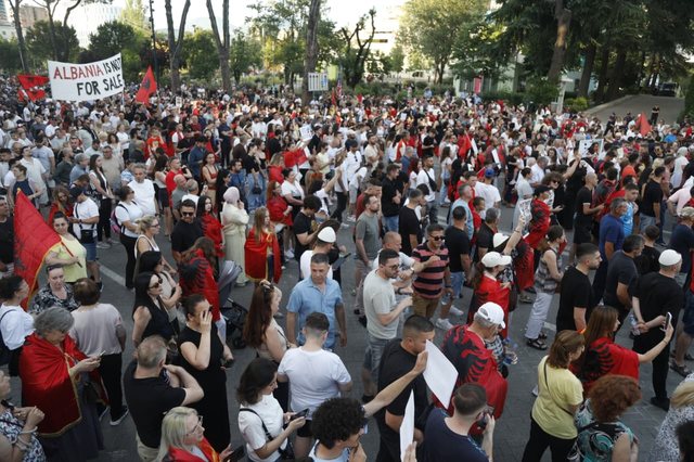 Tre javë revoltë/ Nis protesta e 22-të kundër Ramës,