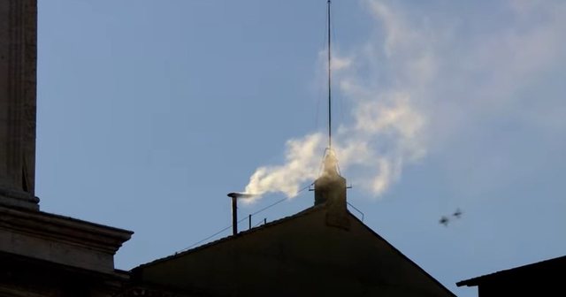 Tym i bardhë në Vatikan, zgjidhet Papa i ri
