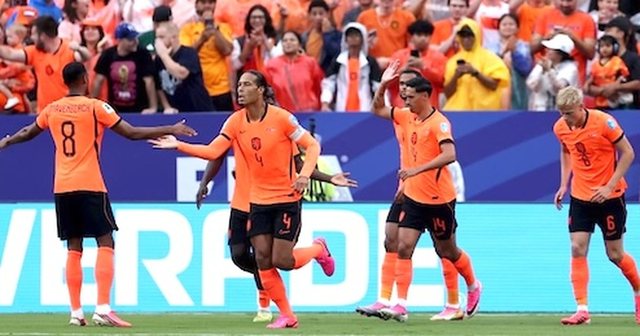 Holanda b&euml;n show. Japonia pas 'Tulipan&euml;ve', Suedia zgjohet