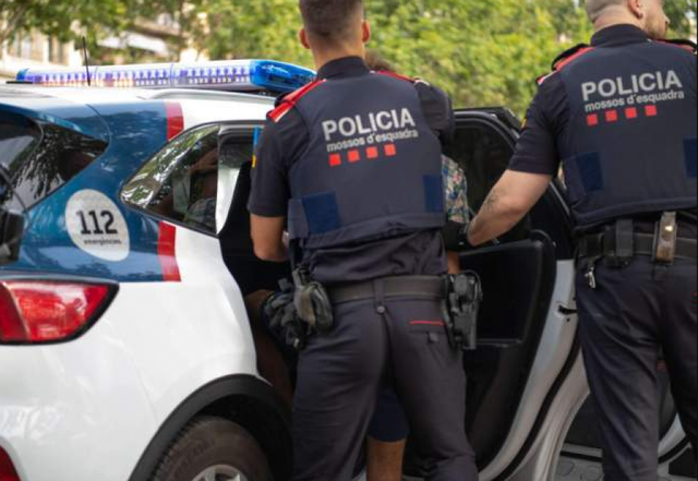 Kokain&euml; roz&euml;, arm&euml; dhe pajisje policie, autoritetet spanjolle