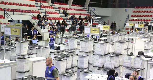 Numërohen gati 100 mijë zarfe me votat e diasporës, PS kryeson