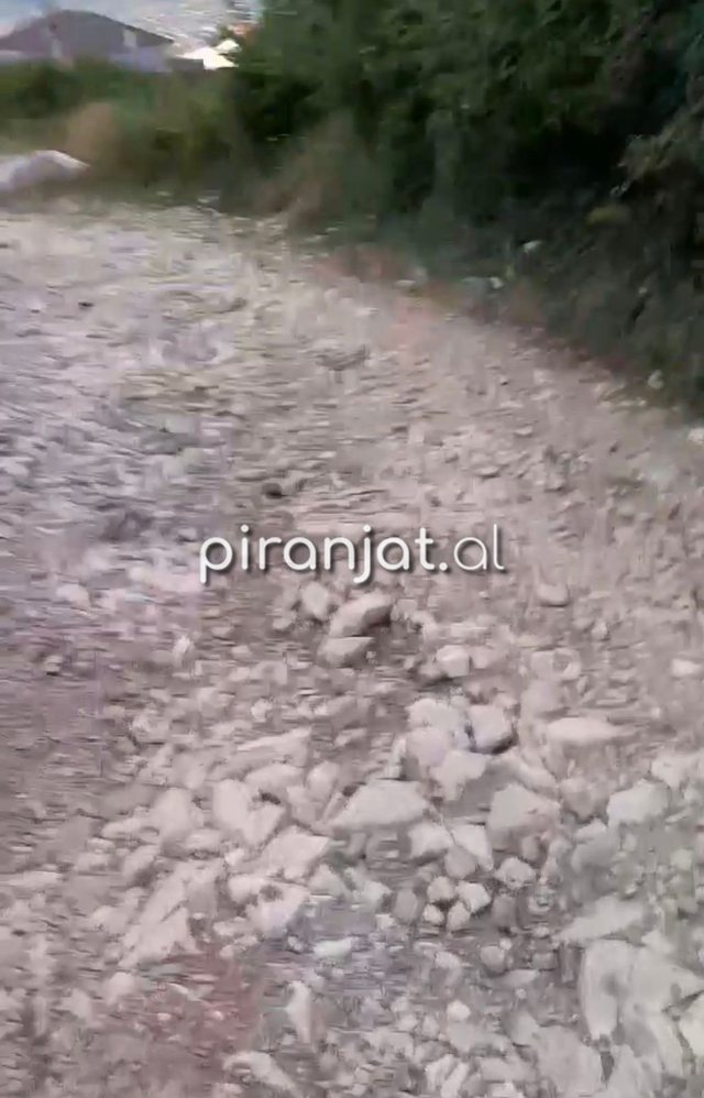 Denoncimi/ Pamje skandaloze nga Droboniku i Beratit! Banorët: Rruga po na