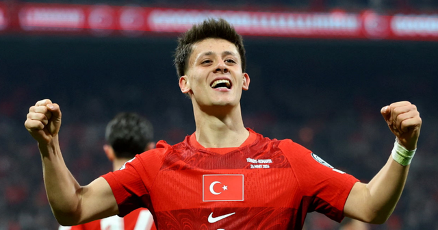 Australia i jep leksion Turqis&euml; n&euml; Bot&euml;ror, Arda G&uuml;ler vlen