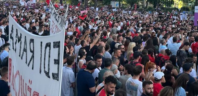 Protestat masive p&euml;r largimin e Ram&euml;s/ DW: Qeveria duhet t&euml;