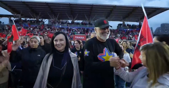 FOTO/ PS nis takimin e fundit të fushatës, Rama shoqërohet nga