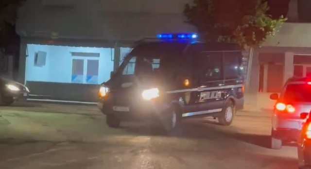 Sharje, britma dhe grushte! Sherr mes grave n&euml; Vlor&euml;, t&euml; dyja