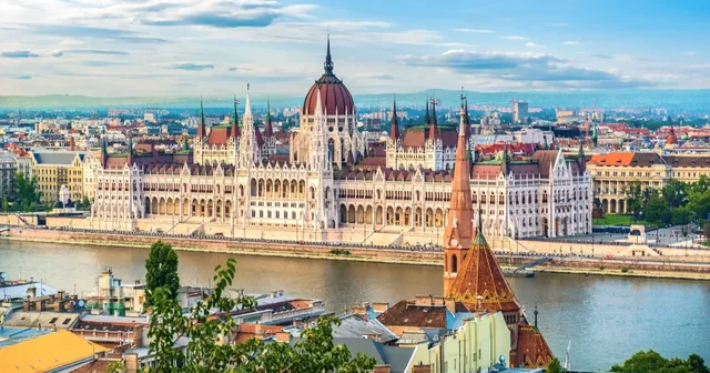 Qeverisa hungareze dëbon dy diplomatë ukrainas, akuzohen për