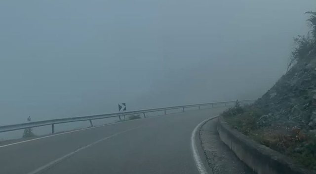 Mjegull e pazakont&euml; mbulon Liqenin e Fierz&euml;s