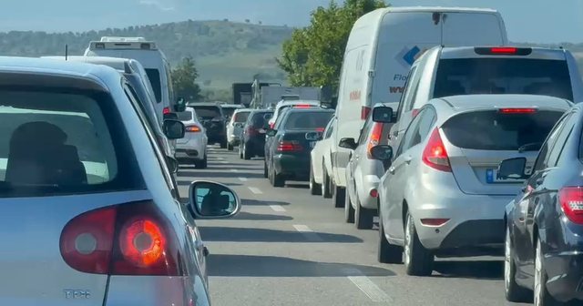 Aksident në aksin Levan-Vlorë, rëndohet trafiku në