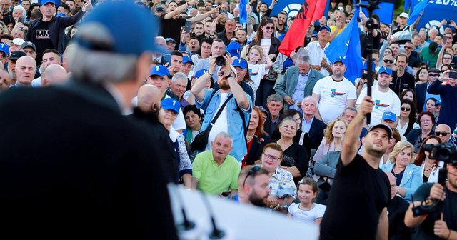 SHBA "rrëzoi" non-gratën/ Berisha emocionohet në