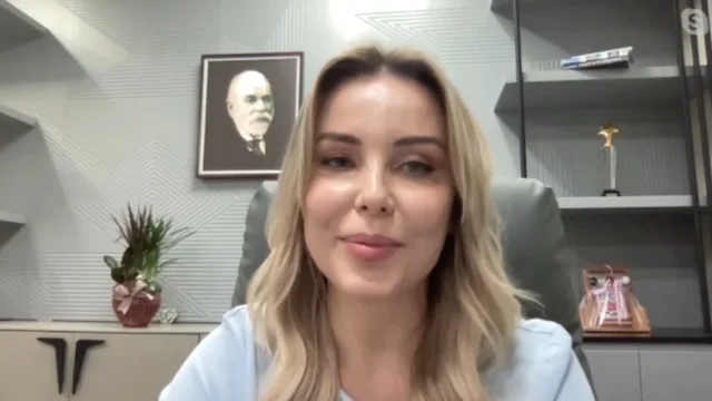 FOTO/ E paprecedentë! Deputetja e PS kërcënon qytetarin me