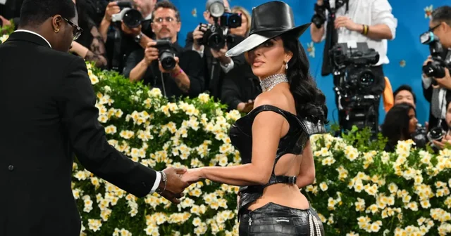 Kim Kardashian merr vëmëndjen në &#039;Met Gala