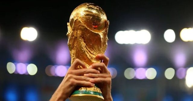 Katër ekipe, një Kupë Bote: Kush do ta ngrejë trofeun