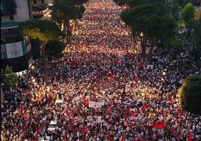 Gazeta gjermane jehonë protestave për largimin e Ramës, ZDF: