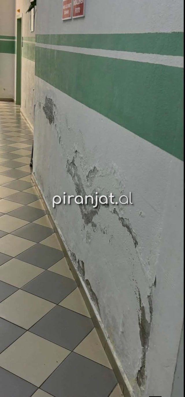 VIDEO/ Pamje skandaloze nga Spitali i Korçës! Mure me