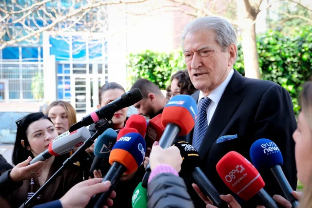 Berisha lexon mesazhin q&euml; i la Dumanit: Drejt&euml;sia vonon, por nuk
