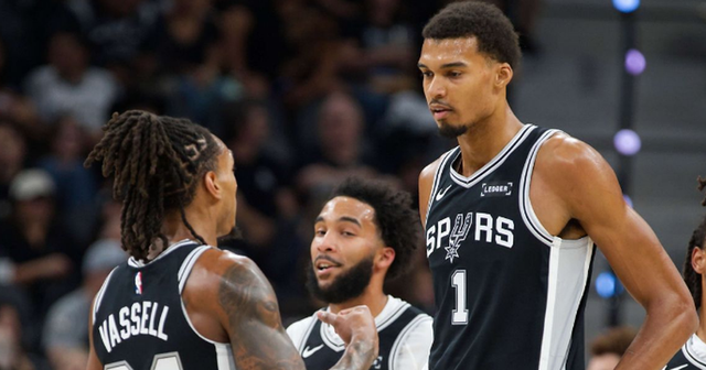 Spurs sfidojnë parashikimet, mposhtin Knicks dhe afrohen në seri!
