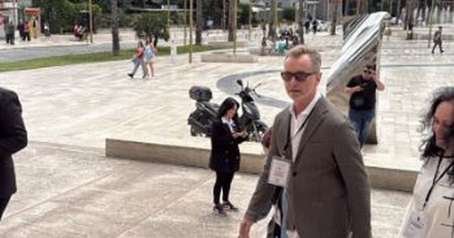Zgjedhjet parlamentare/ Gonzato viziton një qendër votimi në