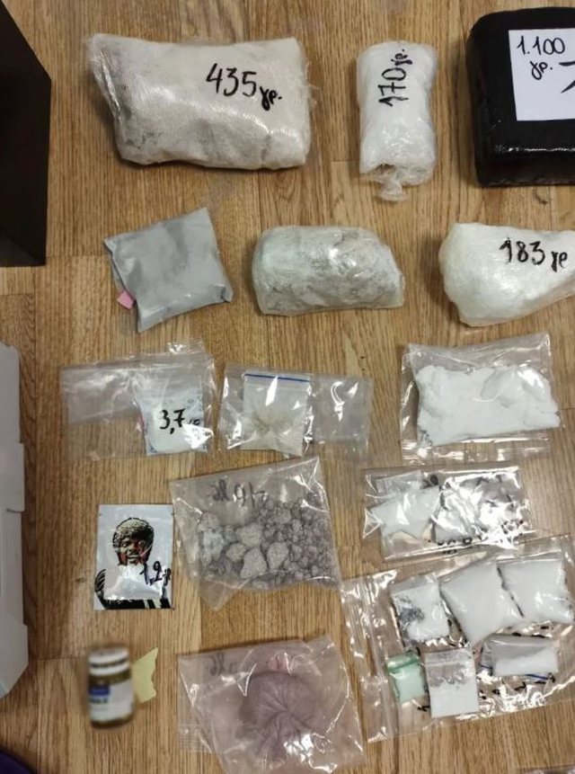 Policia greke shkat&euml;rron grupin e drog&euml;s n&euml; Mykonos, drejtohej