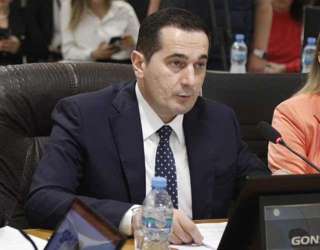 &ldquo;Po p&euml;rballemi me &ccedil;&euml;shtje gjithnj&euml; e m&euml;
