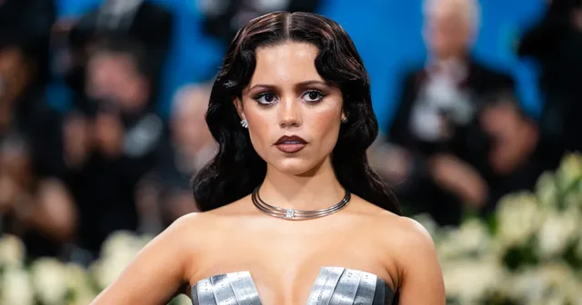 Met Gala 2025/ Jenna Ortega shfaqet në event me një &#039;fustan