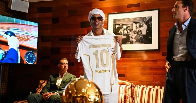 Ronaldinho te Ravenna/ Nis shitja e fanellave me emrin e tij, p&euml;rgatitet