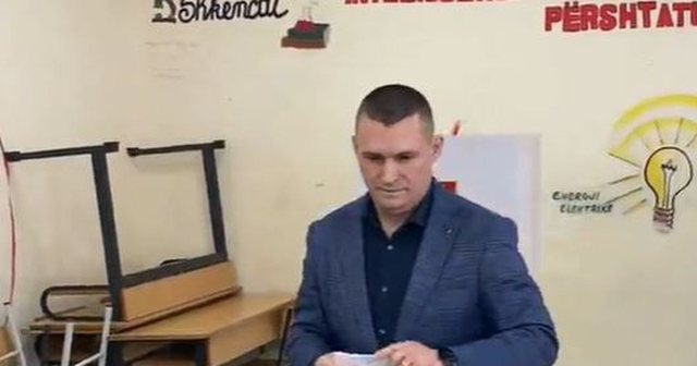 Voton së bashku me bashkëshorten kreu i SPAK, Dumani nuk prononcohet