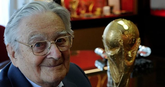 Silvio Gazzaniga, skulptori milanez që krijoi trofeun më të