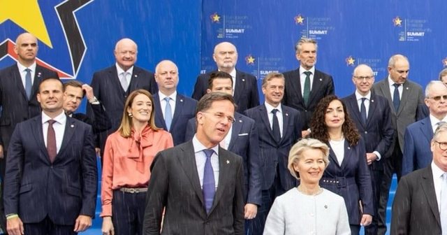 Von der Leyen publikon fotot nga Samiti në Tiranë: Shiu i