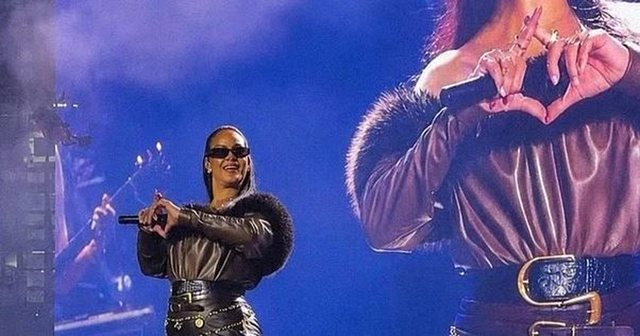 Rihanna rikthehet në skenë pas tre vitesh, por fansat thonë se