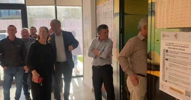 Probleme teknike në Lezhë, vonesa në një qendër votimi