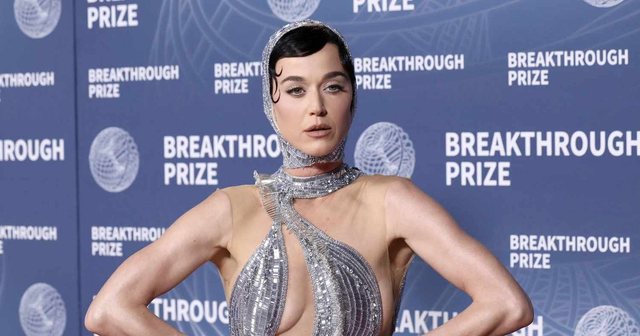 &ldquo;Firework&rdquo; fut n&euml; sherr Katy Perry dhe Sht&euml;pin&euml; e