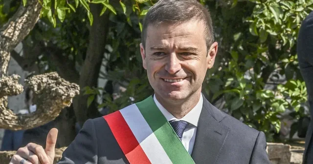 U kap në flagrancë duke marrë zarfin me para gjatë një